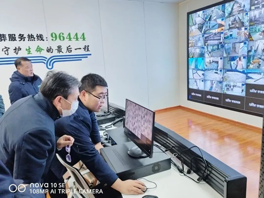 2025年春节局党组慰问.jpg